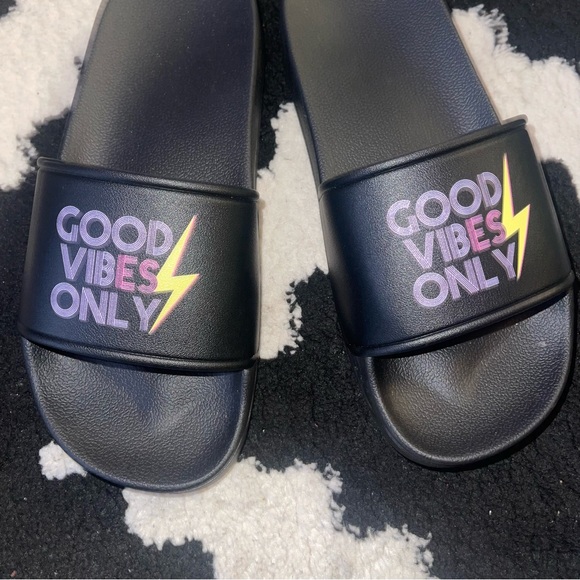 Good Vibes Only Black Slides - Picture 3 of 5